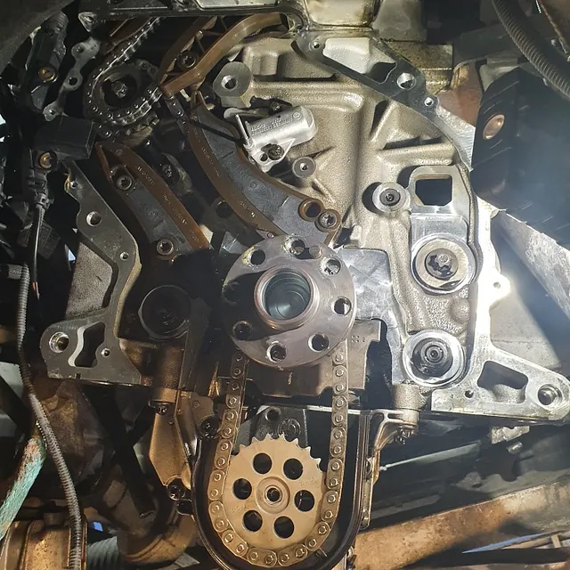 Motorblock och kedjesystem